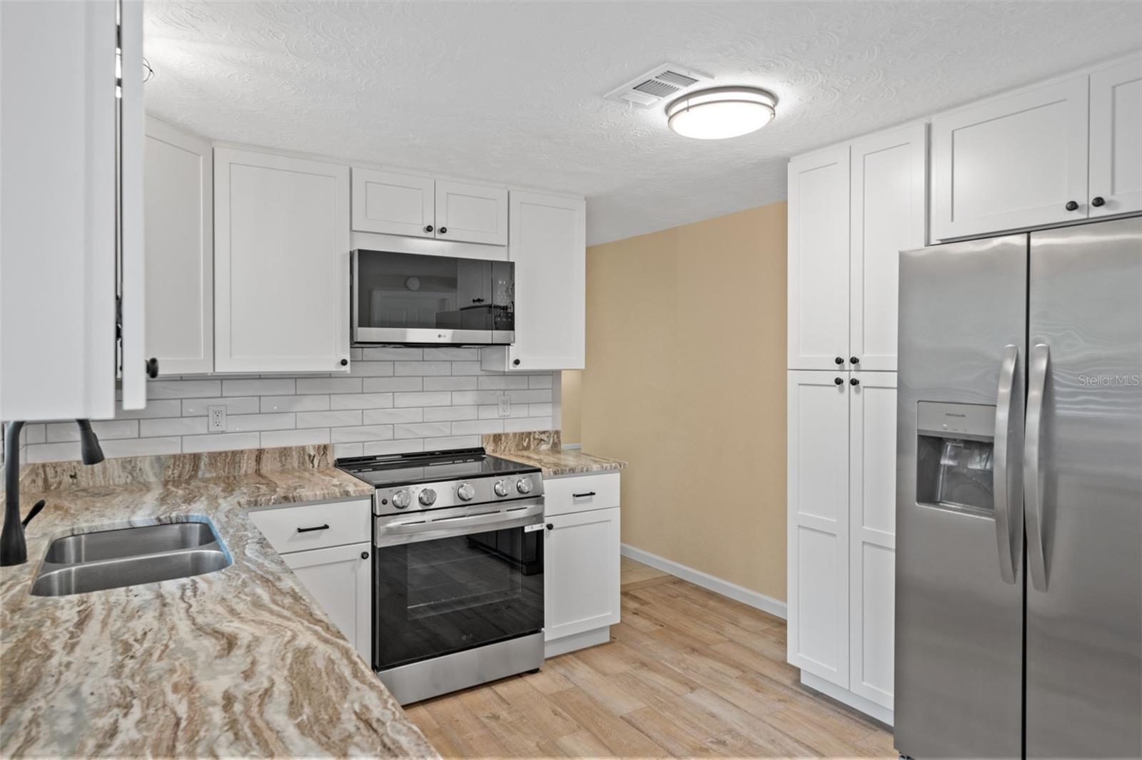 2187 Dixie Garden, Holiday, FL 34690