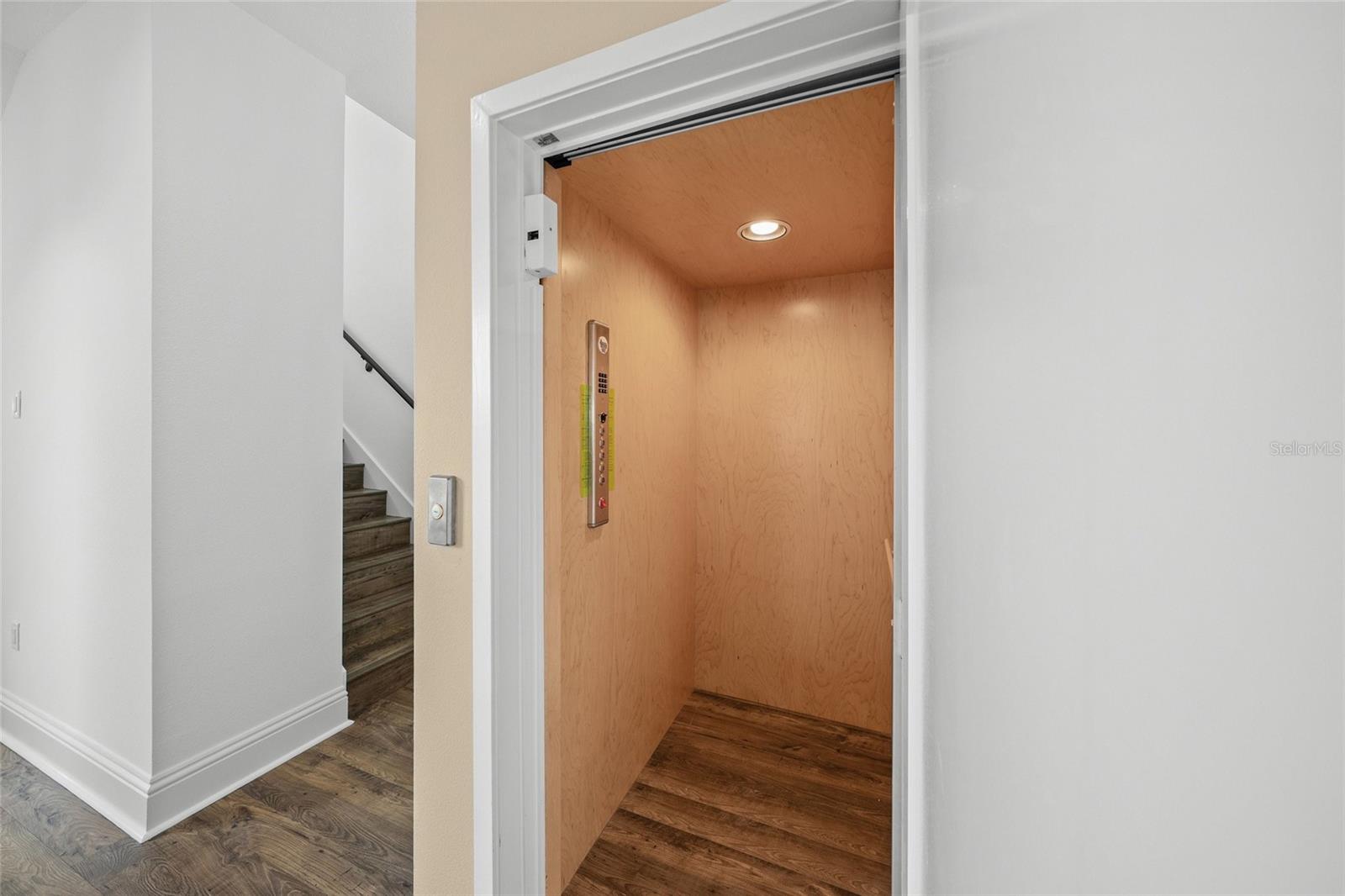 72 School, Sarasota, FL 34237