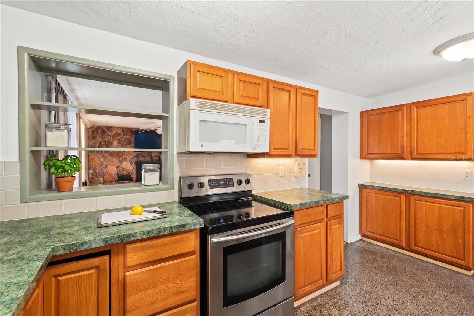 9374 84th, Seminole, FL 33777