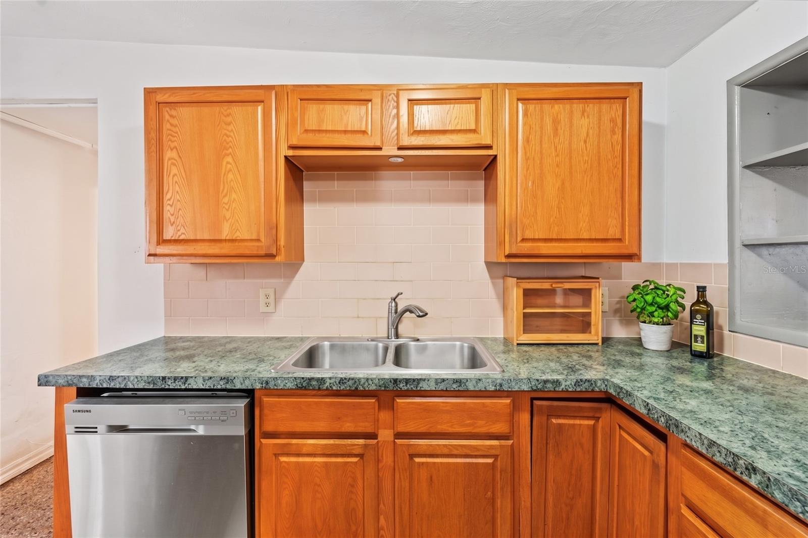 9374 84th, Seminole, FL 33777