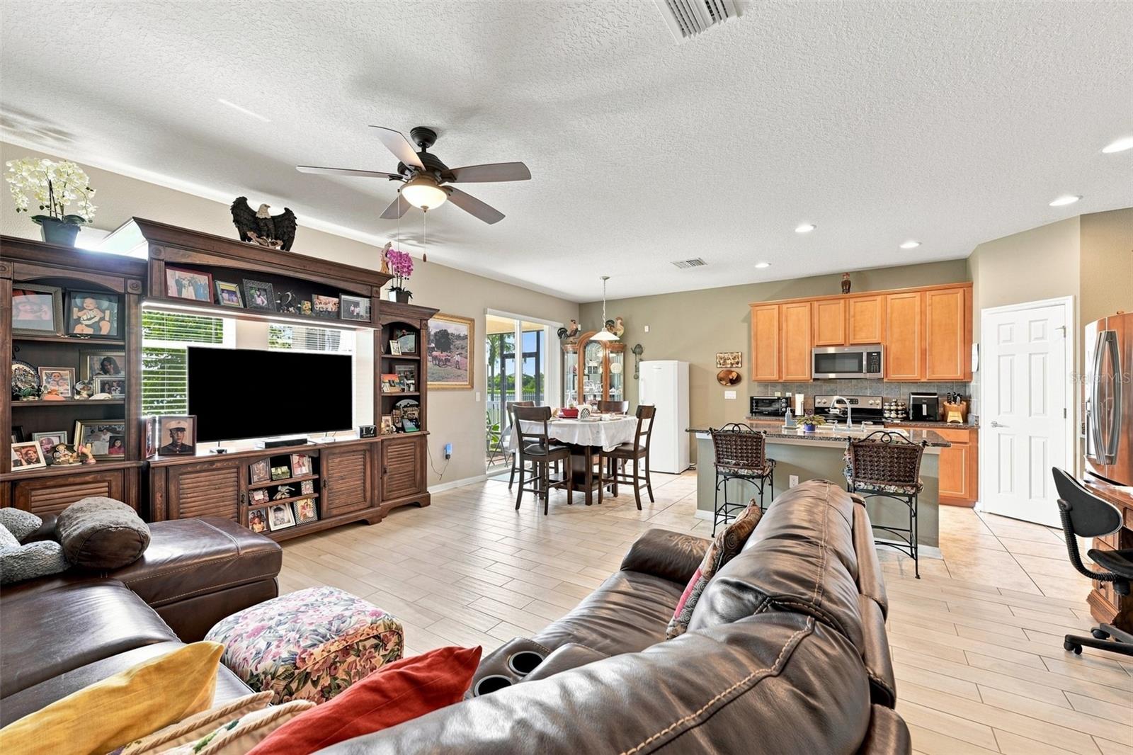 803 Parker Den, Ruskin, FL 33570