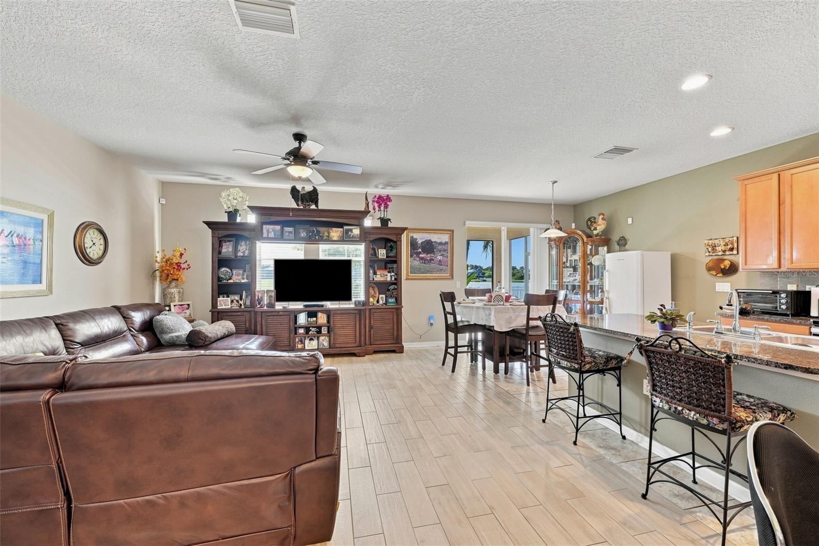 803 Parker Den, Ruskin, FL 33570
