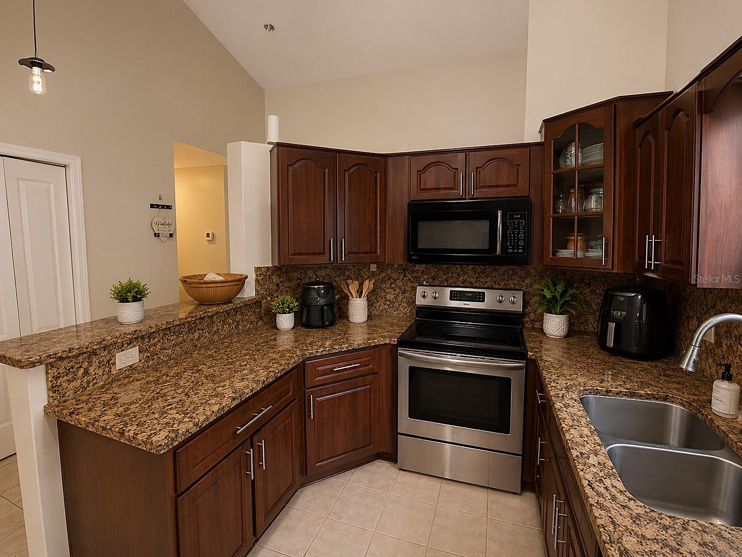 33 Peachtree, Boynton Beach, FL 33436