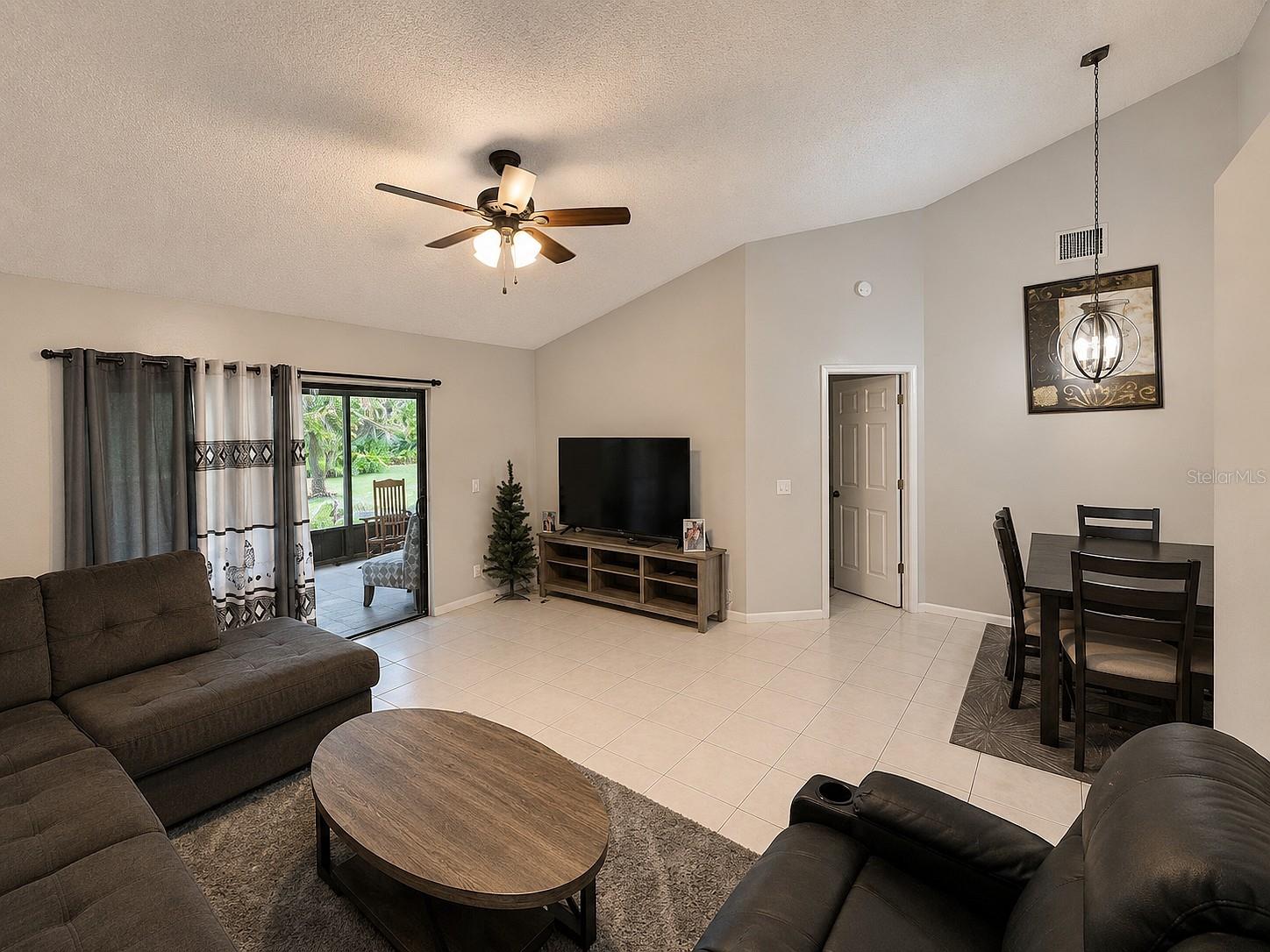 33 Peachtree, Boynton Beach, FL 33436