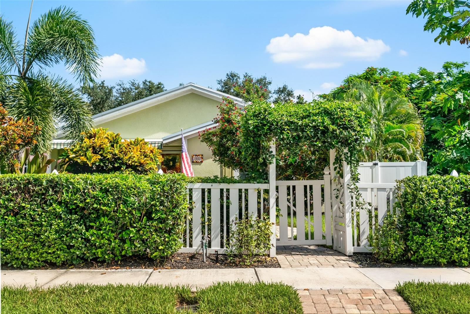 1907 Magnolia, Sarasota, FL 34239