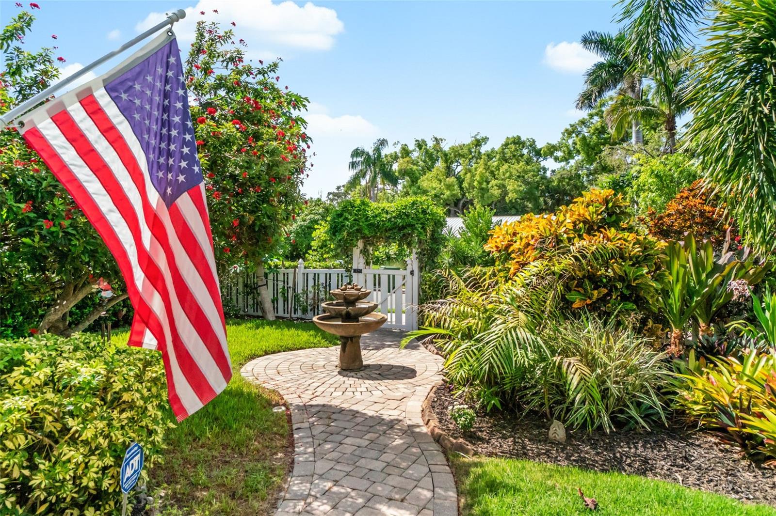 1907 Magnolia, Sarasota, FL 34239