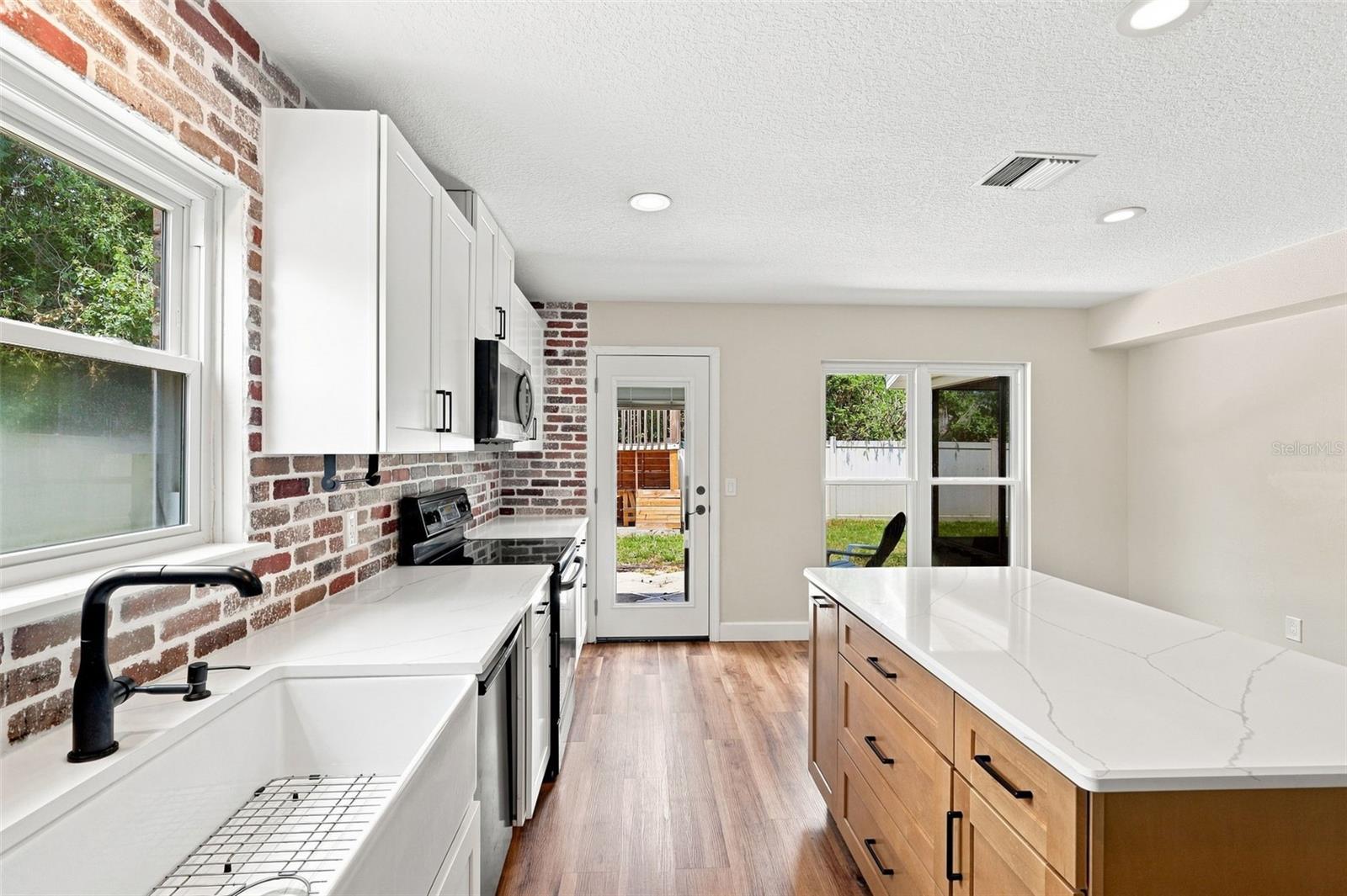 320 Song Bird, Debary, FL 32713
