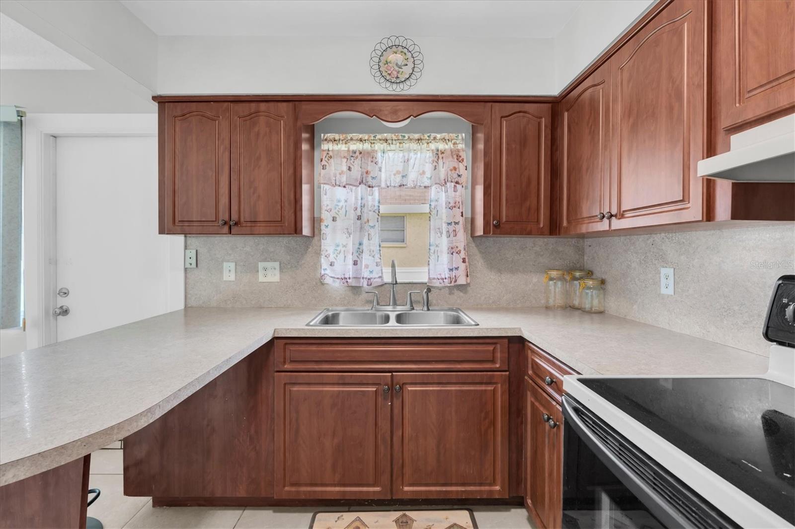 7030 Versailles, Pinellas Park, FL 33781