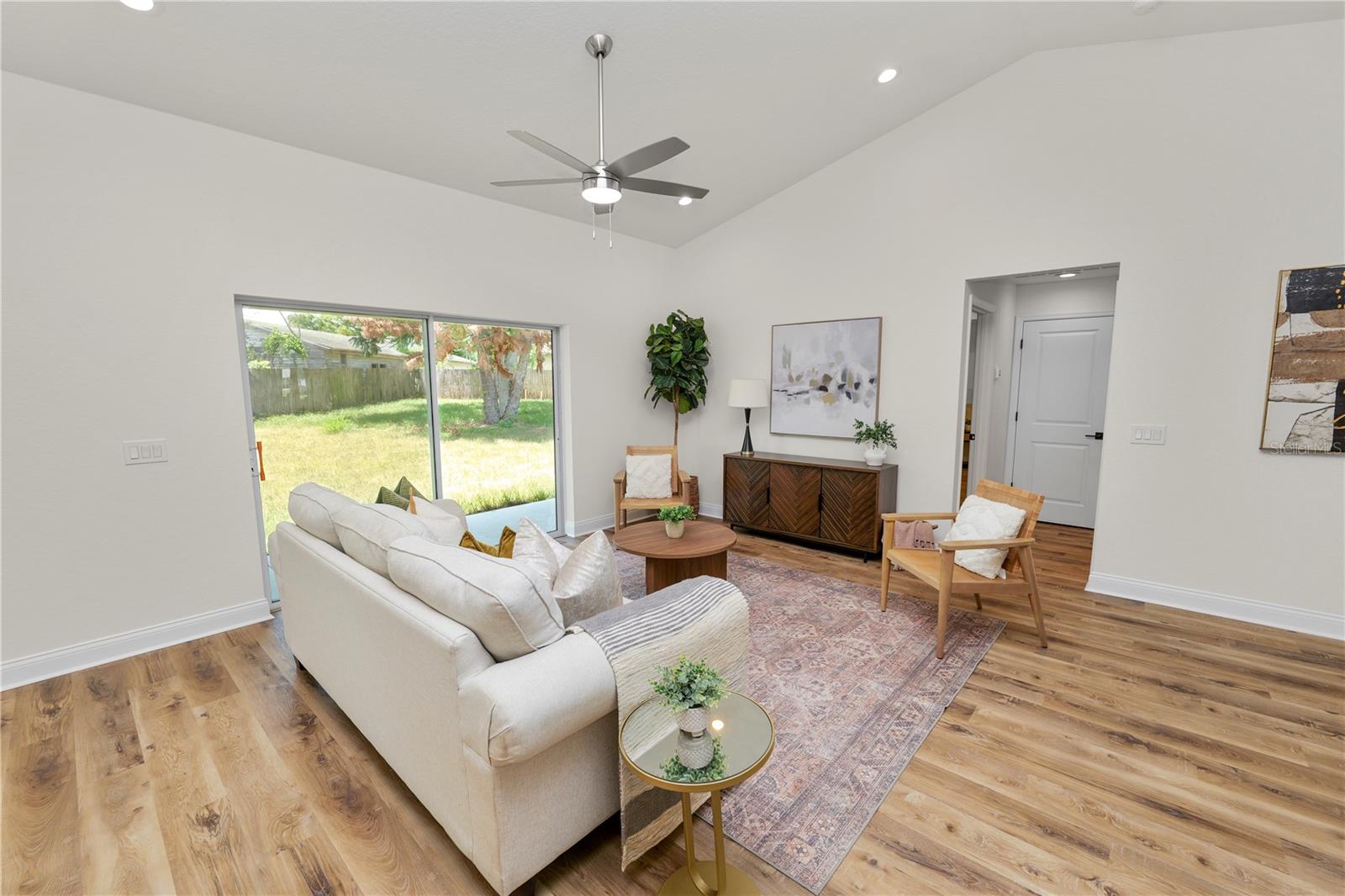 23 8TH St, Eagle Lake, FL 33839