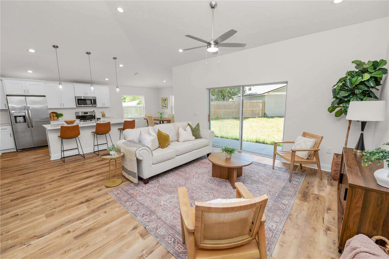 23 8TH St, Eagle Lake, FL 33839