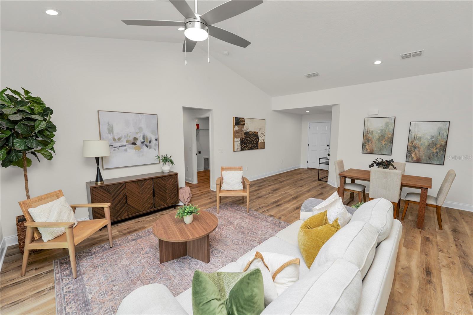 23 8TH St, Eagle Lake, FL 33839