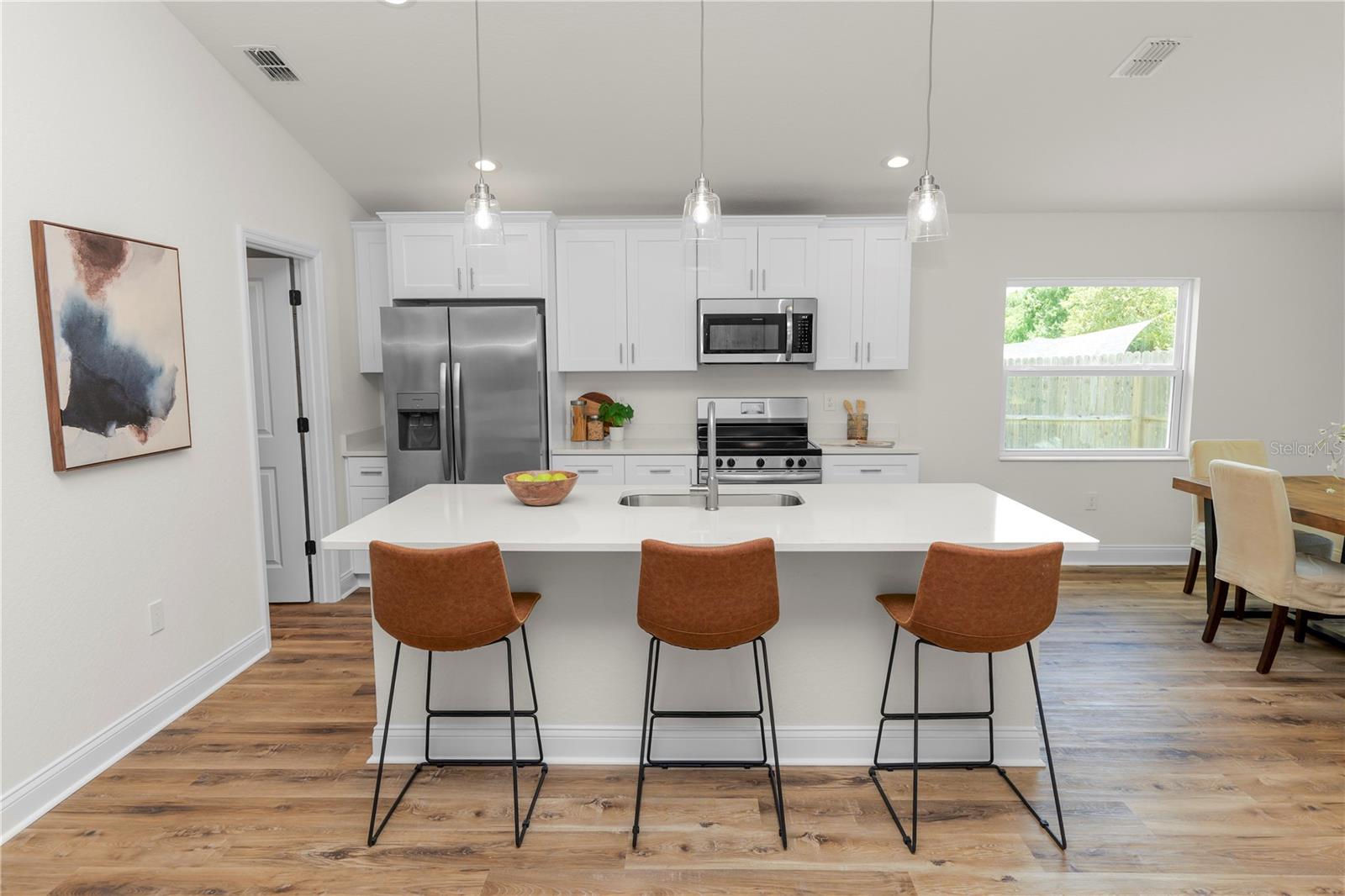 23 8TH St, Eagle Lake, FL 33839