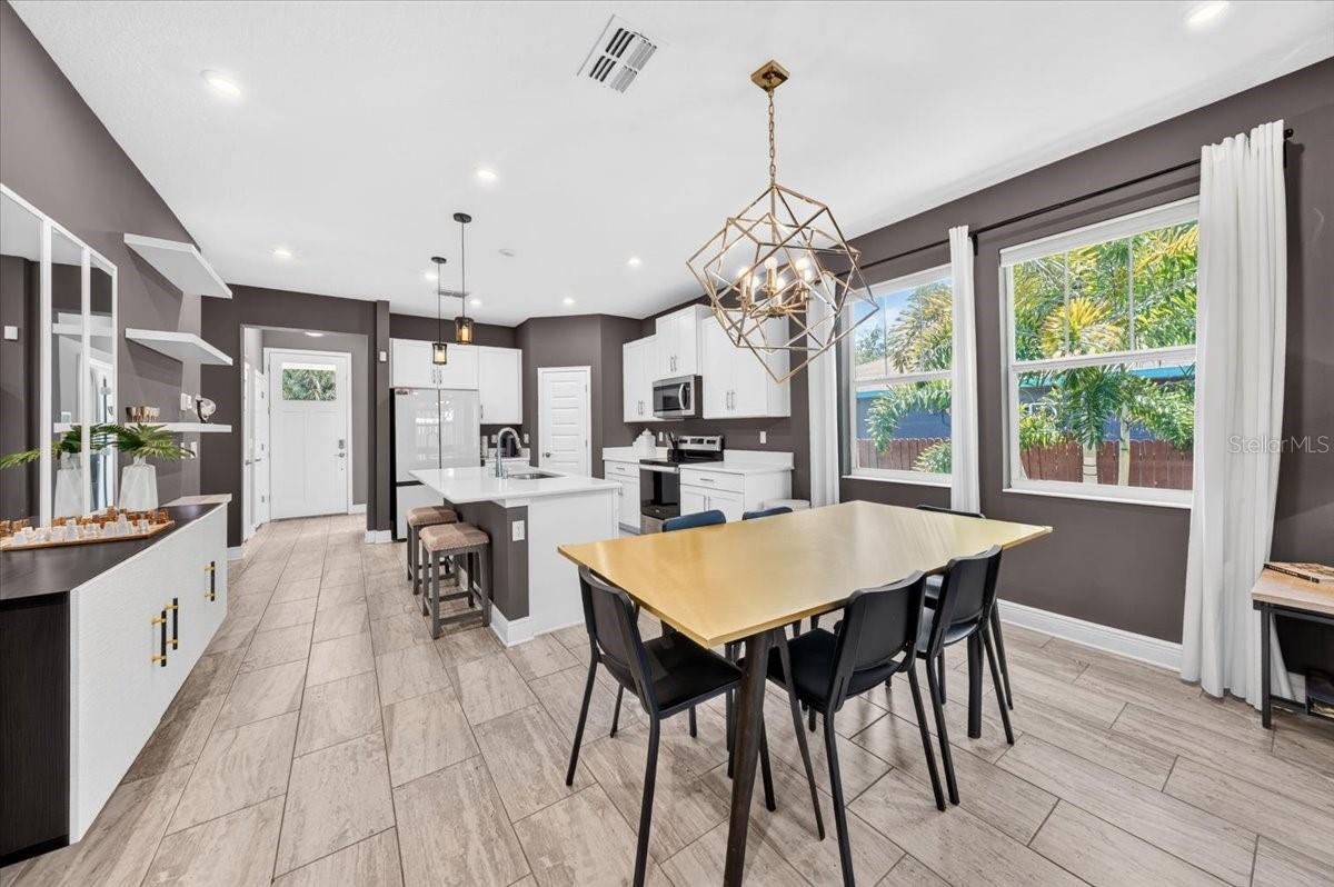 1821 27th, St Petersburg, FL 33712