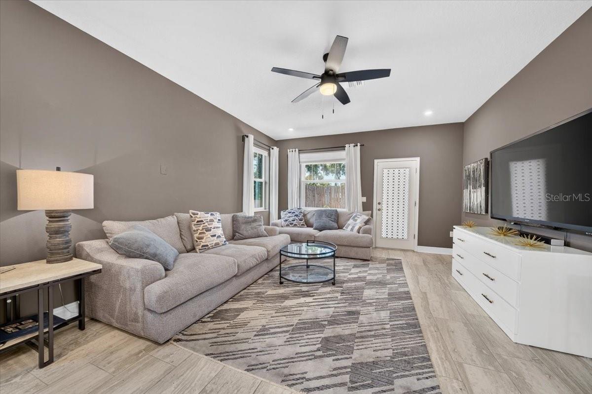 1821 27th, St Petersburg, FL 33712