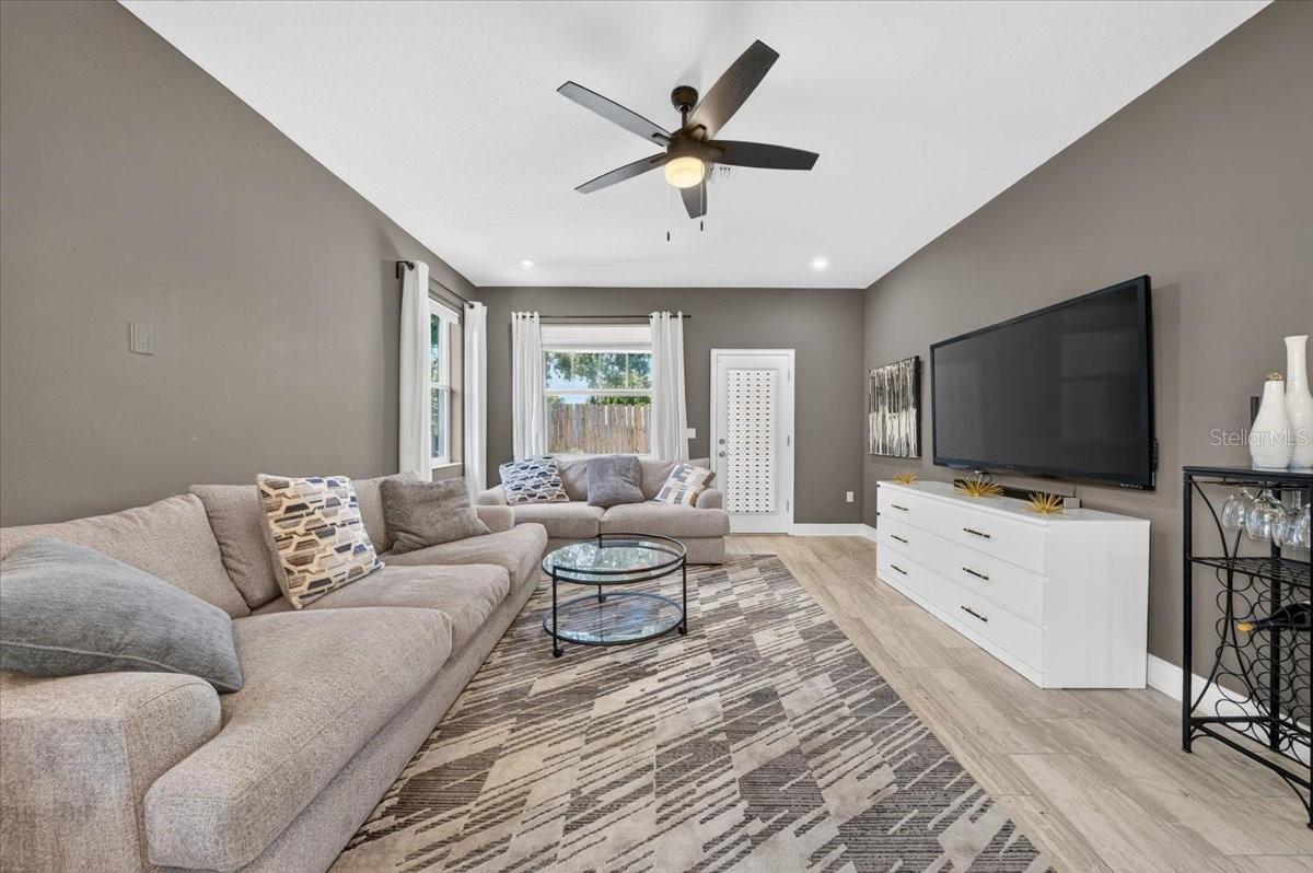 1821 27th, St Petersburg, FL 33712