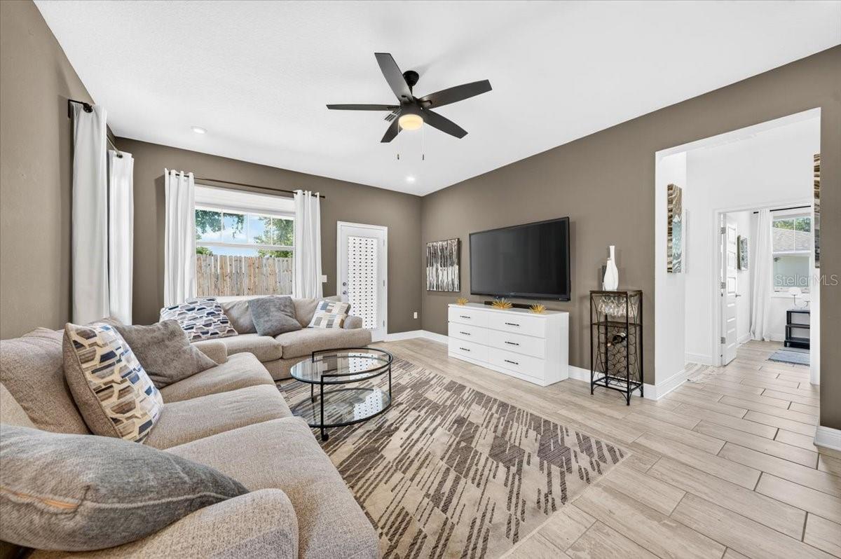 1821 27th, St Petersburg, FL 33712