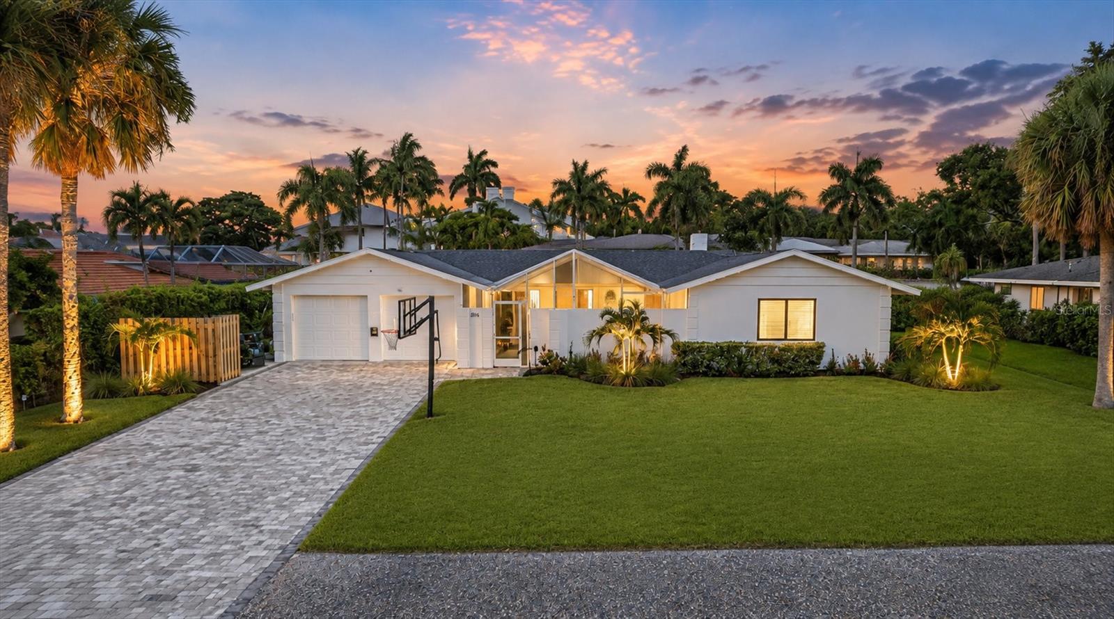 1761 Sandalwood, Sarasota, FL 34231