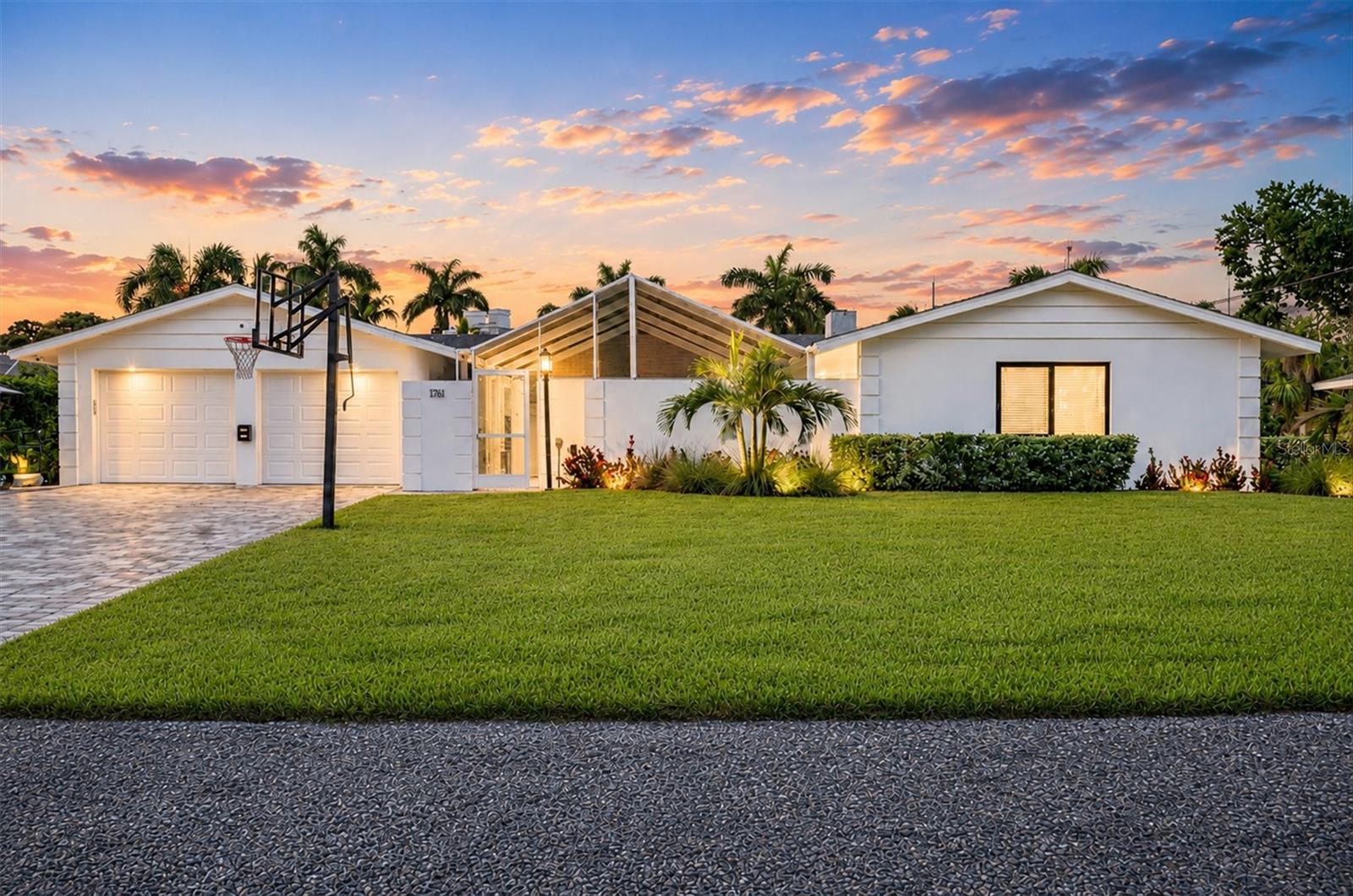 1761 Sandalwood, Sarasota, FL 34231
