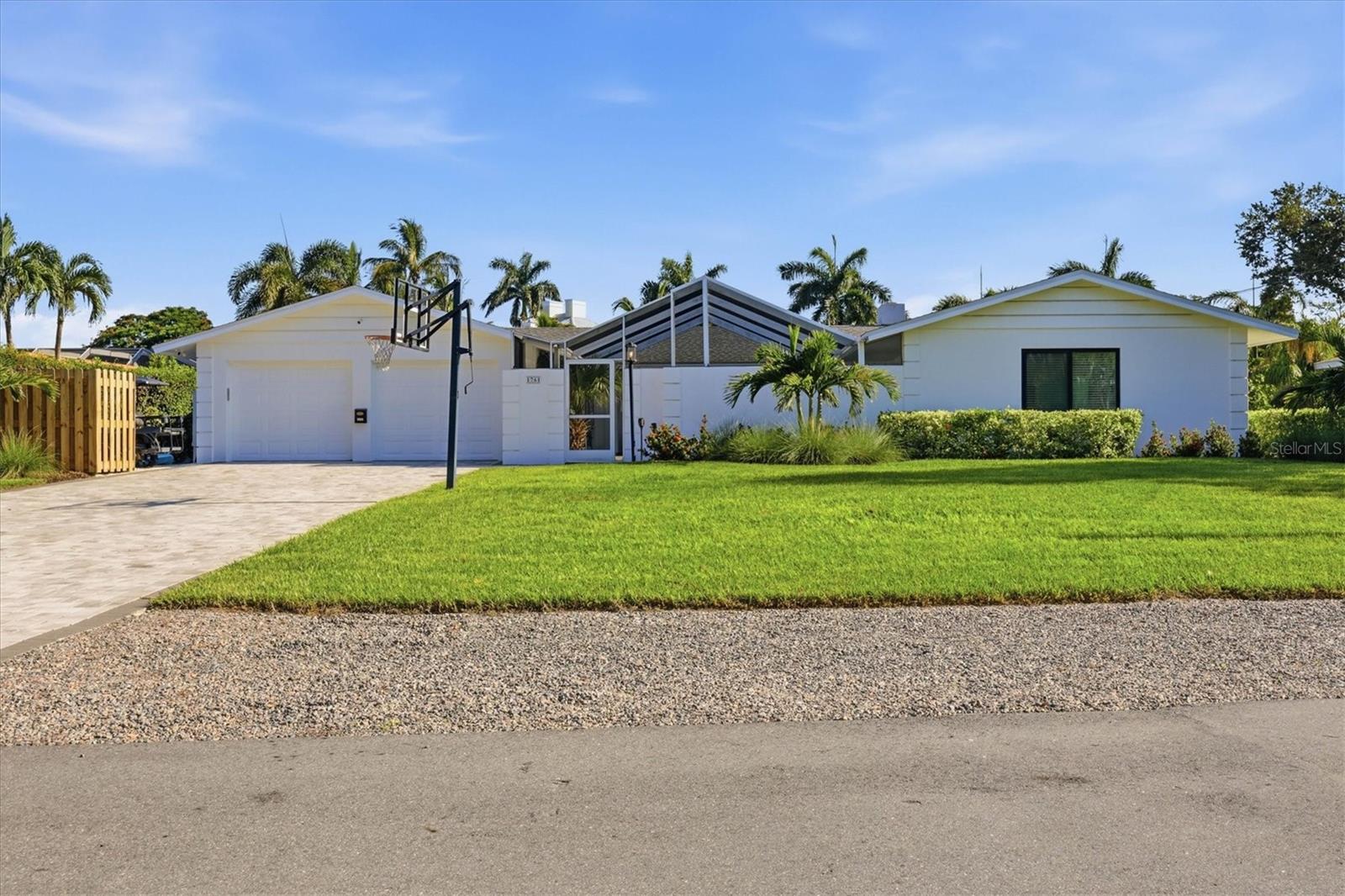 1761 Sandalwood, Sarasota, FL 34231