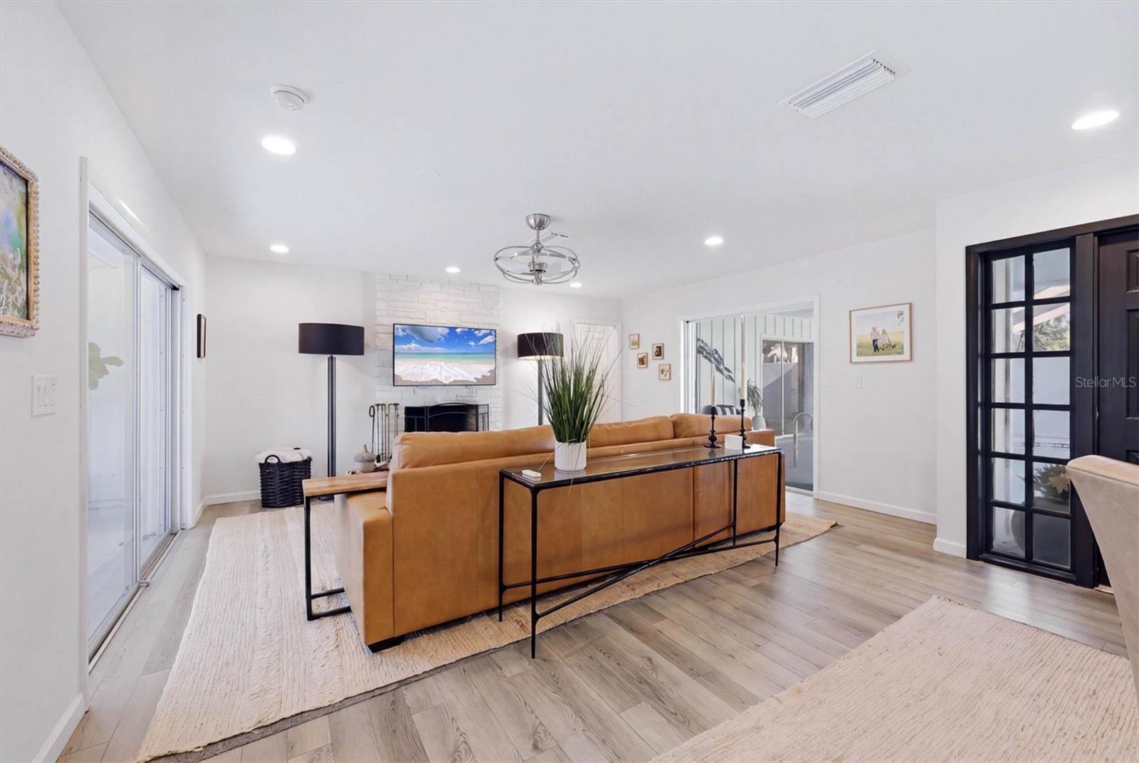 1761 Sandalwood, Sarasota, FL 34231