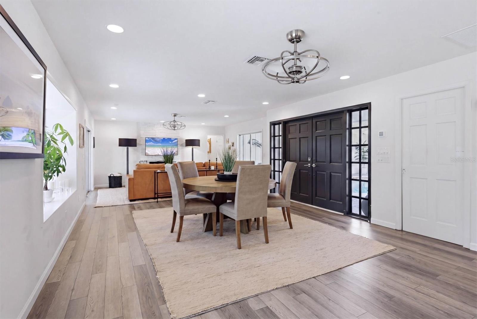 1761 Sandalwood, Sarasota, FL 34231