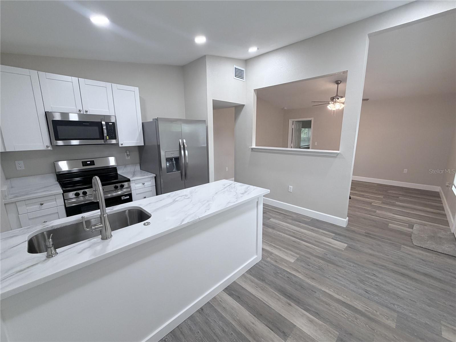 927 Lakewood, Tampa, FL 33613