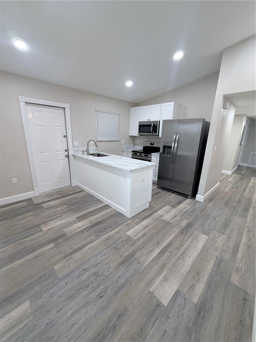 927 Lakewood, Tampa, FL 33613