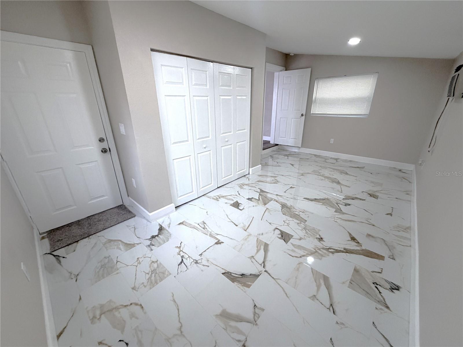 927 Lakewood, Tampa, FL 33613