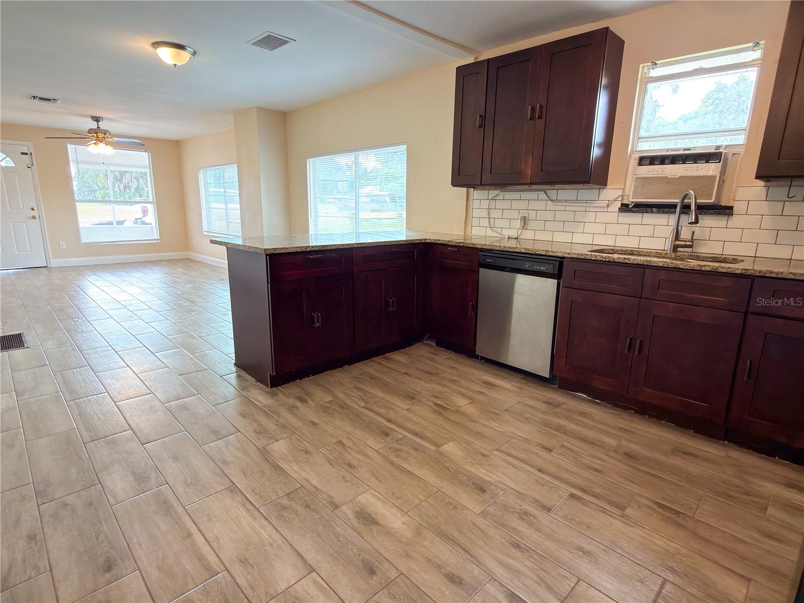 904 Washington, Leesburg, FL 34748