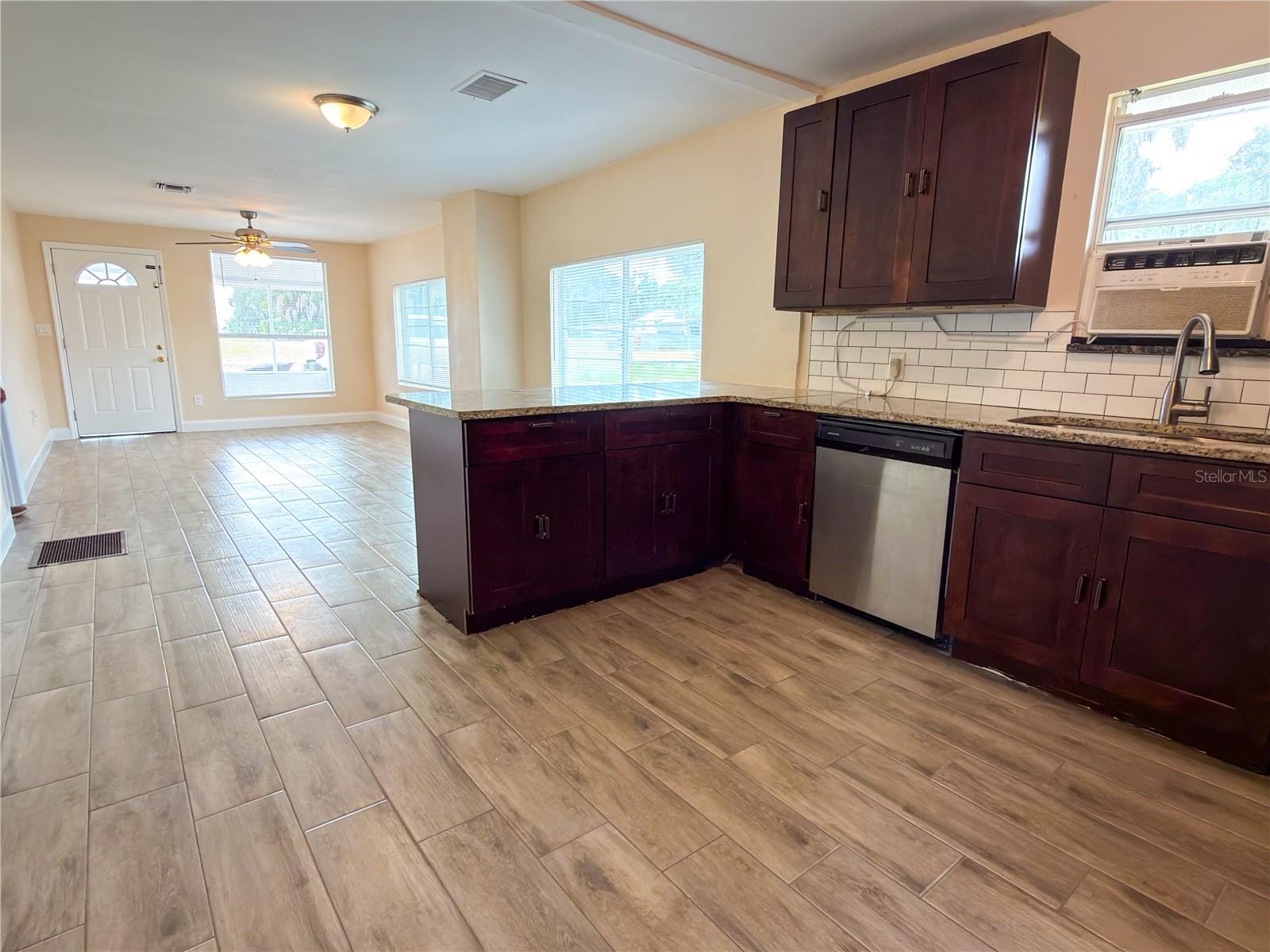 904 Washington, Leesburg, FL 34748