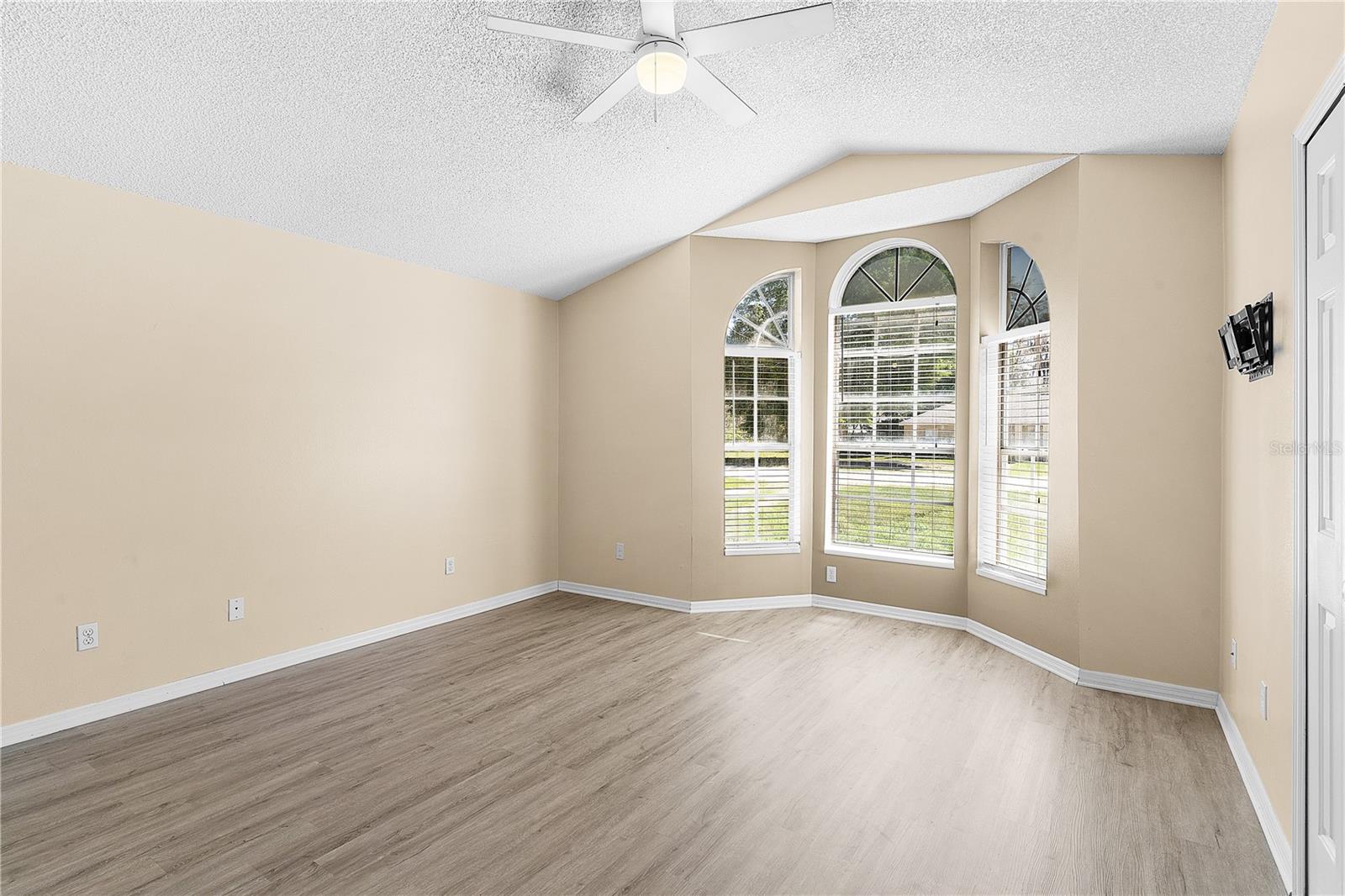 40045 Palm, Lady Lake, FL 32159