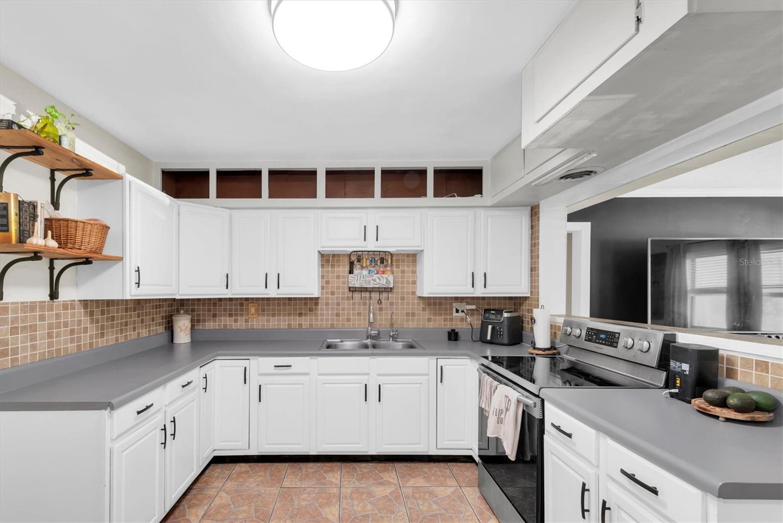 12812 Lake, Largo, FL 33774