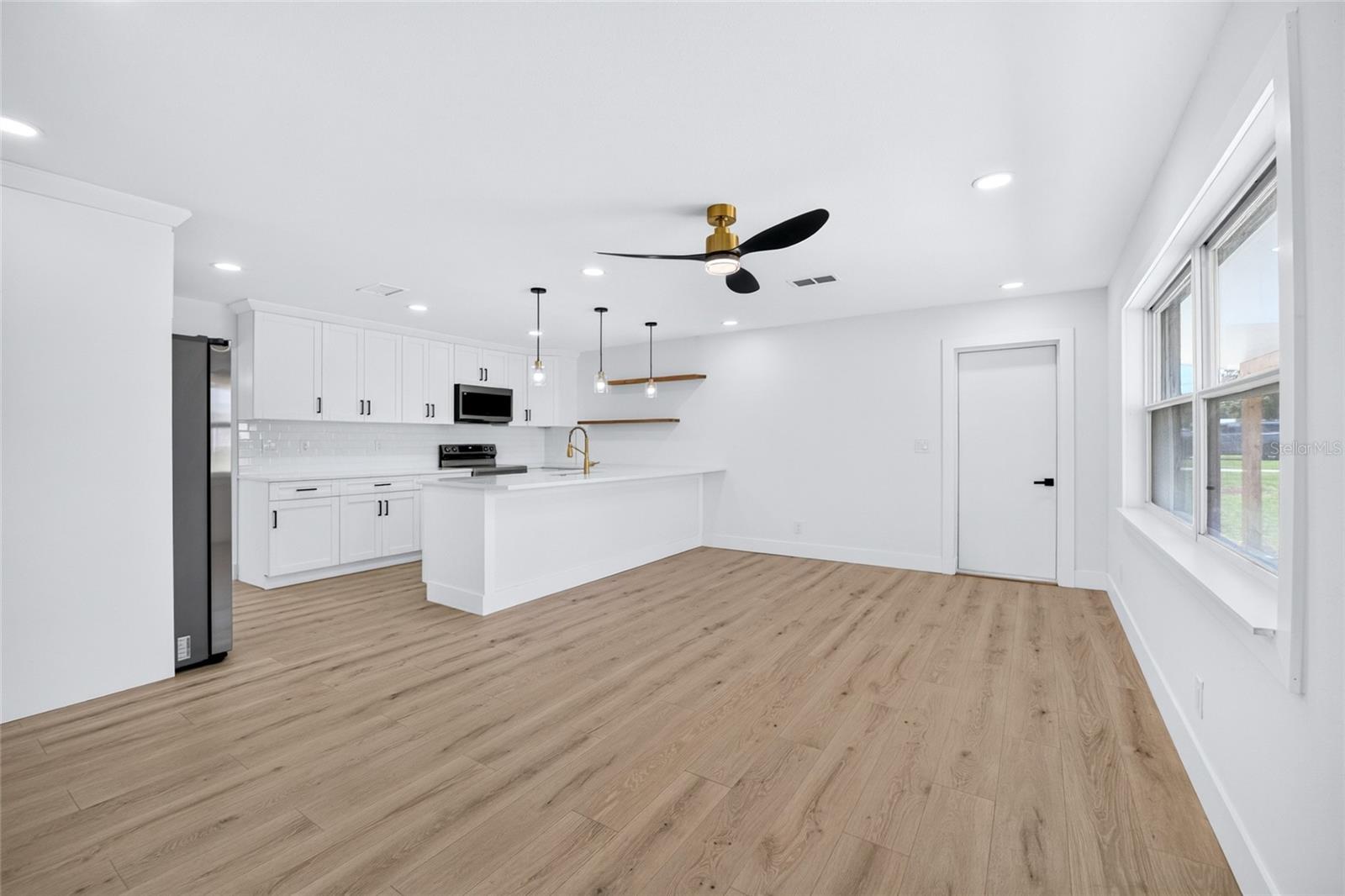 5949 32nd, St Petersburg, FL 33714