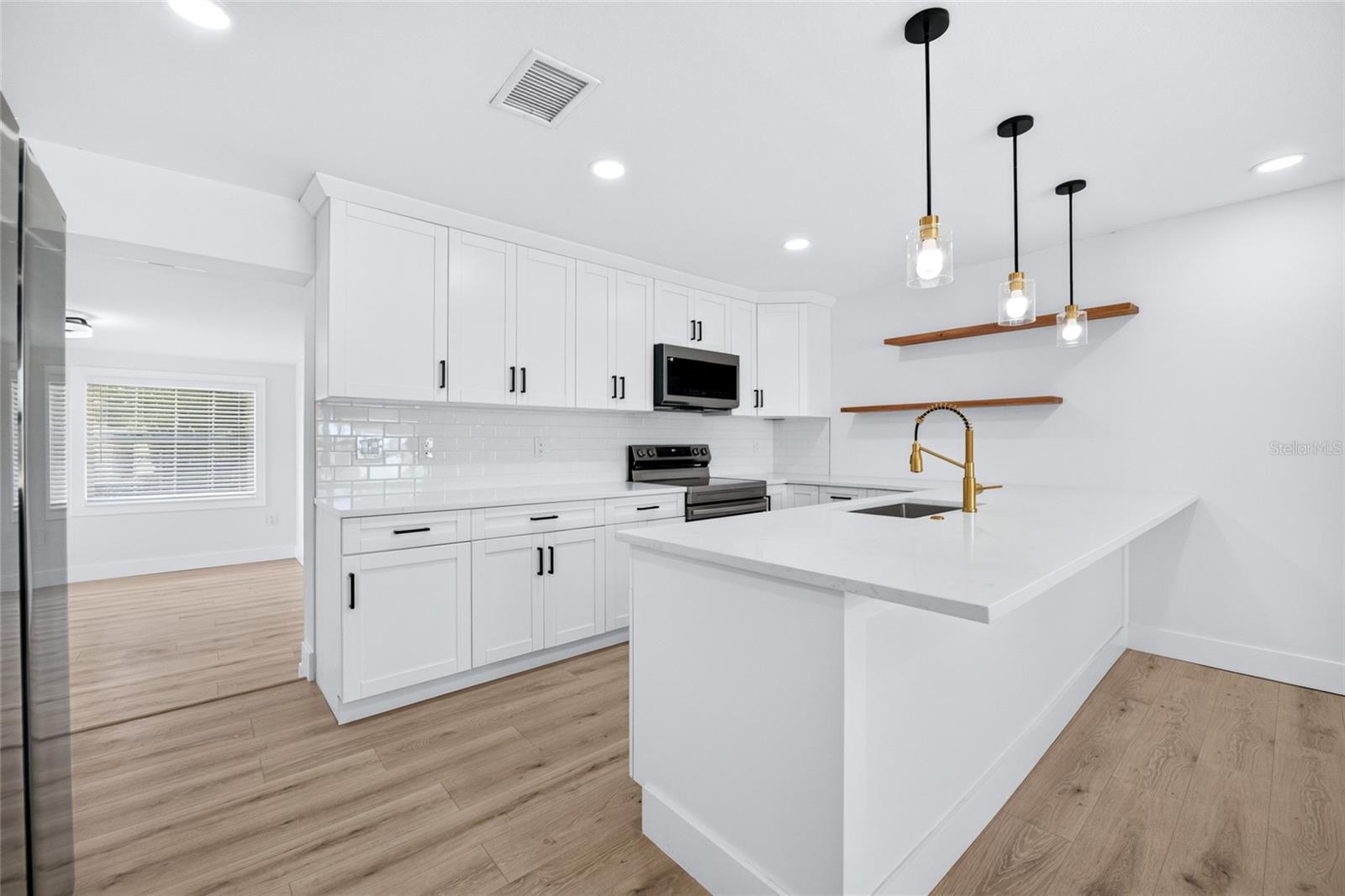 5949 32nd, St Petersburg, FL 33714