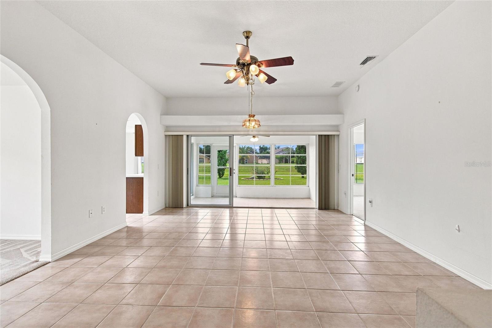 347 Royal Palm Dr, Davenport, FL 33837
