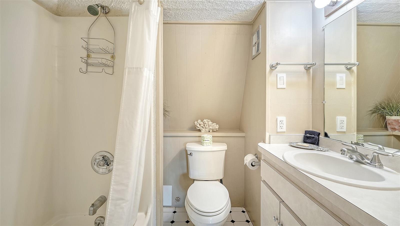 3453 Gulf of Mexico Unit 200, Longboat Key, FL 34228