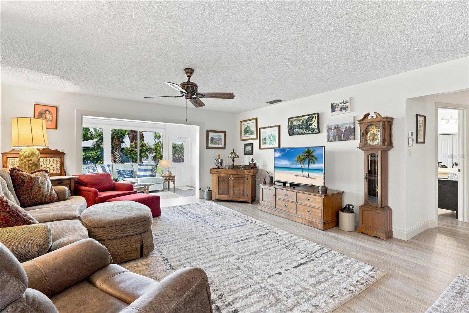 4208 Center Pointe Unit 27, Sarasota, FL 34233