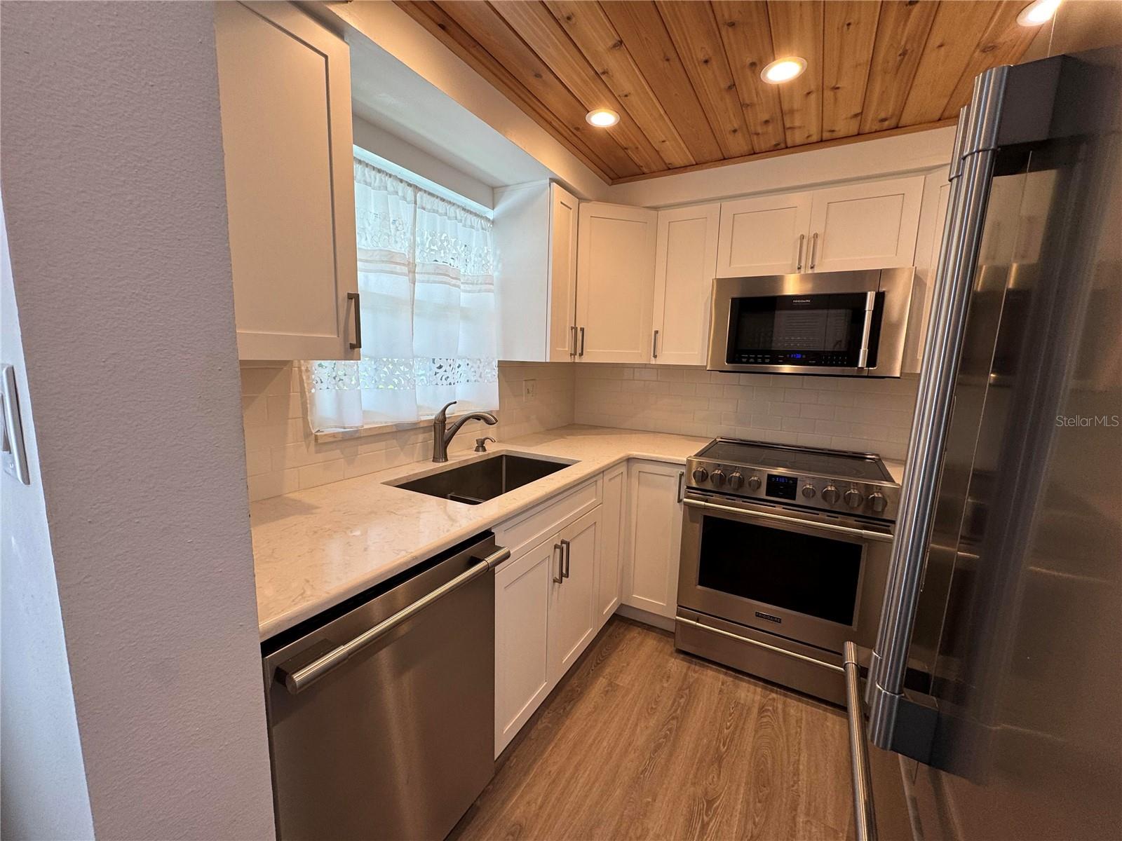 204 46th Avenue Unit 411, Bradenton, FL 34207