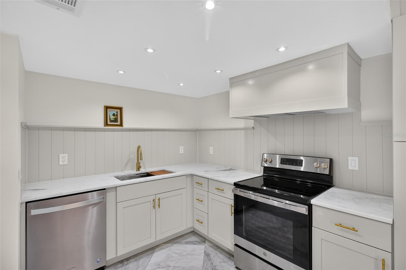 1 Windrush Unit 65, Indian Rocks Beach, FL 33785