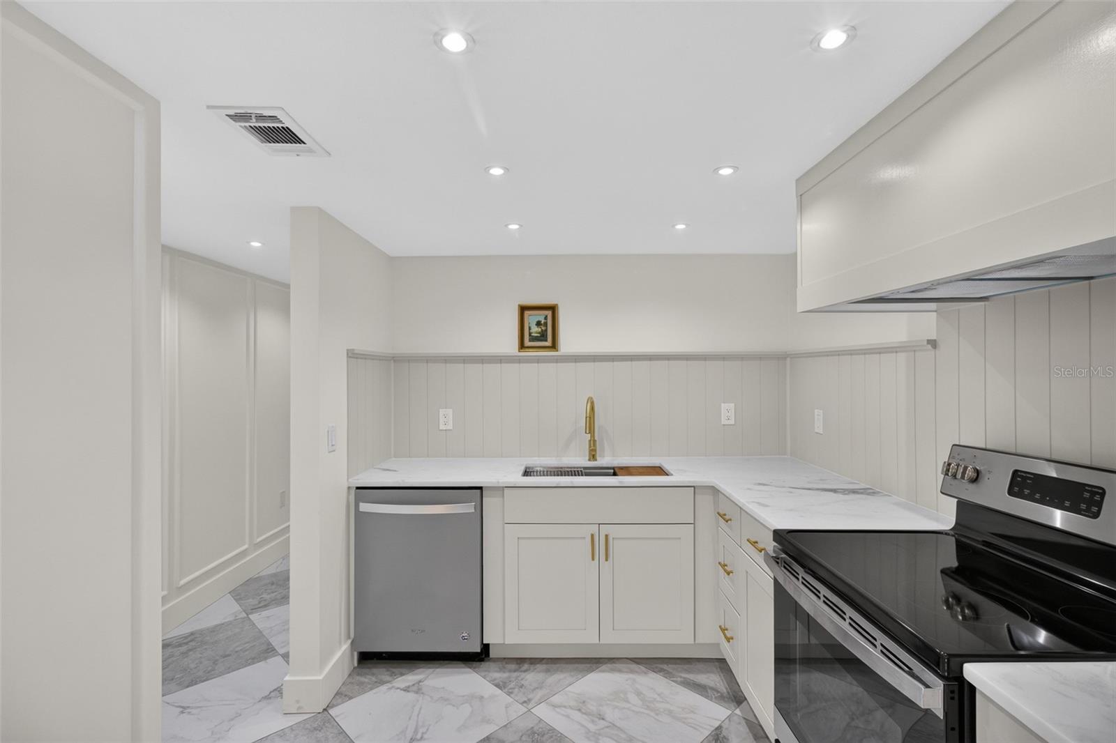 1 Windrush Unit 65, Indian Rocks Beach, FL 33785