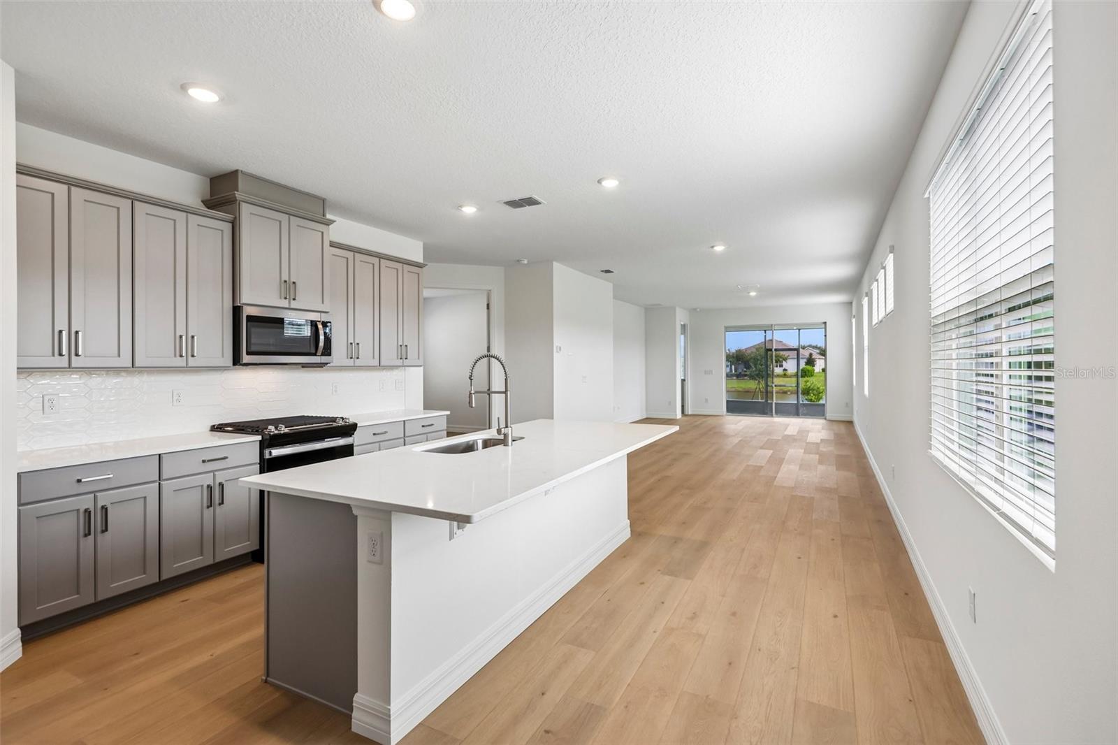 8595 Bridgeport Bay, Mount Dora, FL 32757