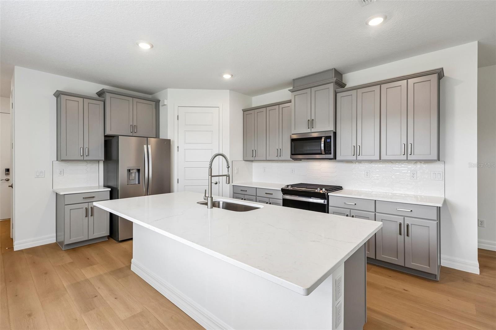 8595 Bridgeport Bay, Mount Dora, FL 32757