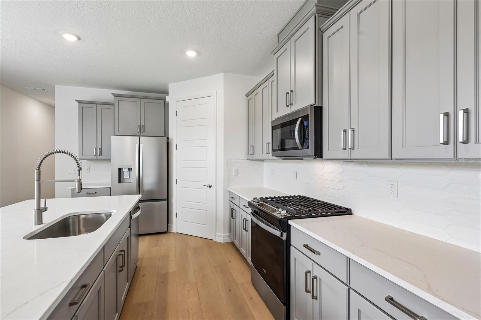 8595 Bridgeport Bay, Mount Dora, FL 32757