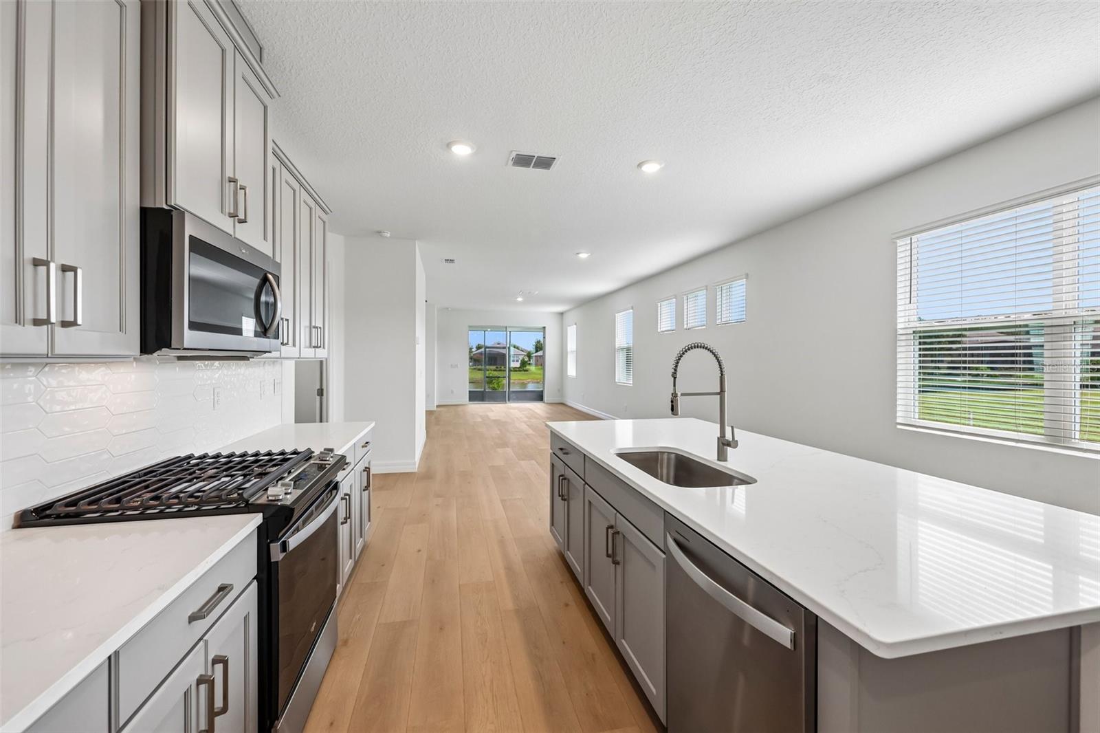 8595 Bridgeport Bay, Mount Dora, FL 32757