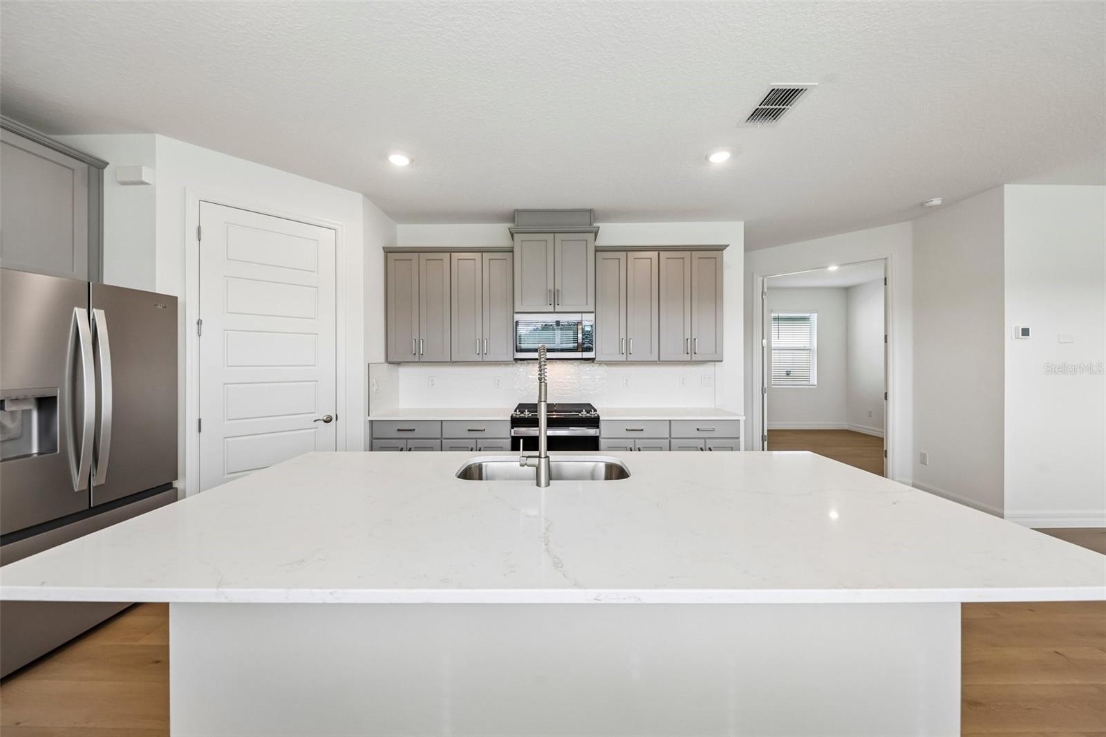 8595 Bridgeport Bay, Mount Dora, FL 32757