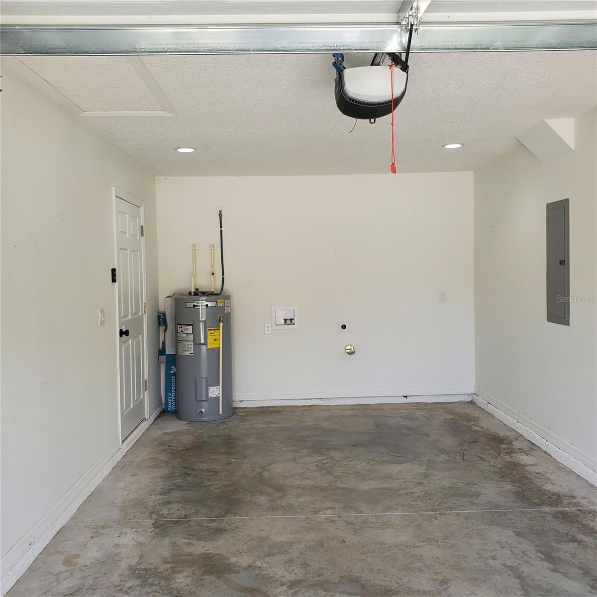353 Fisher, Ocklawaha, FL 32179