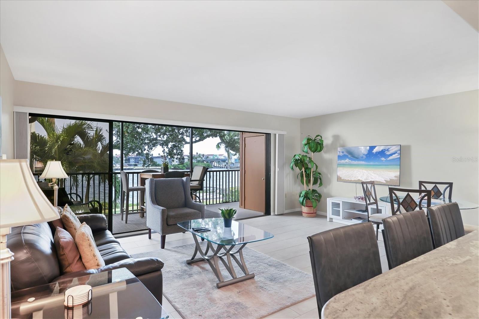 1900 Cove Ii Unit 127, Sarasota, FL 34242