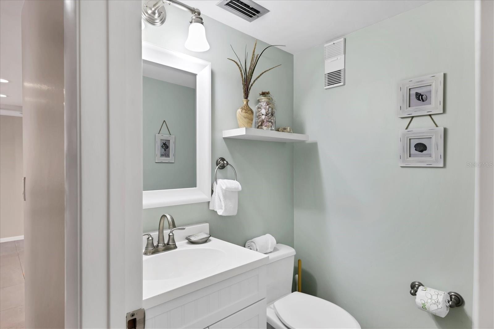 1900 Cove Ii Unit 127, Sarasota, FL 34242