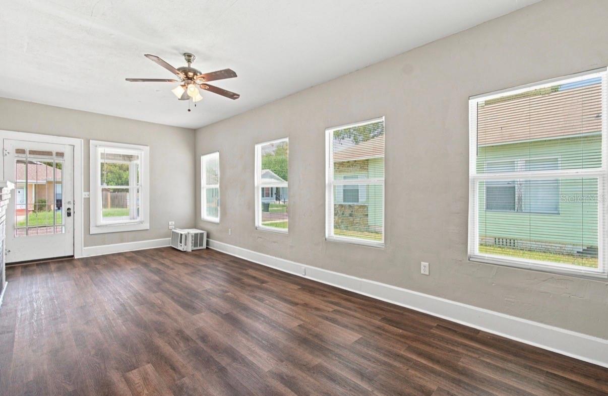 1140 10th, St Petersburg, FL 33705