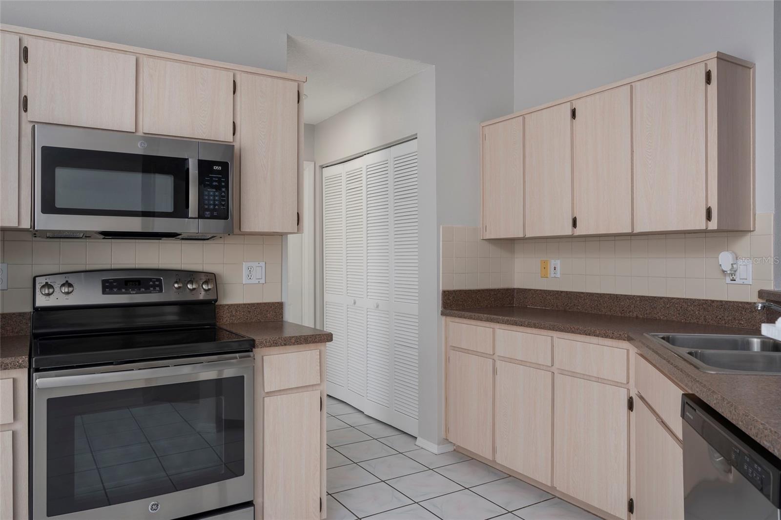 717 Lighthouse, Tarpon Springs, FL 34689